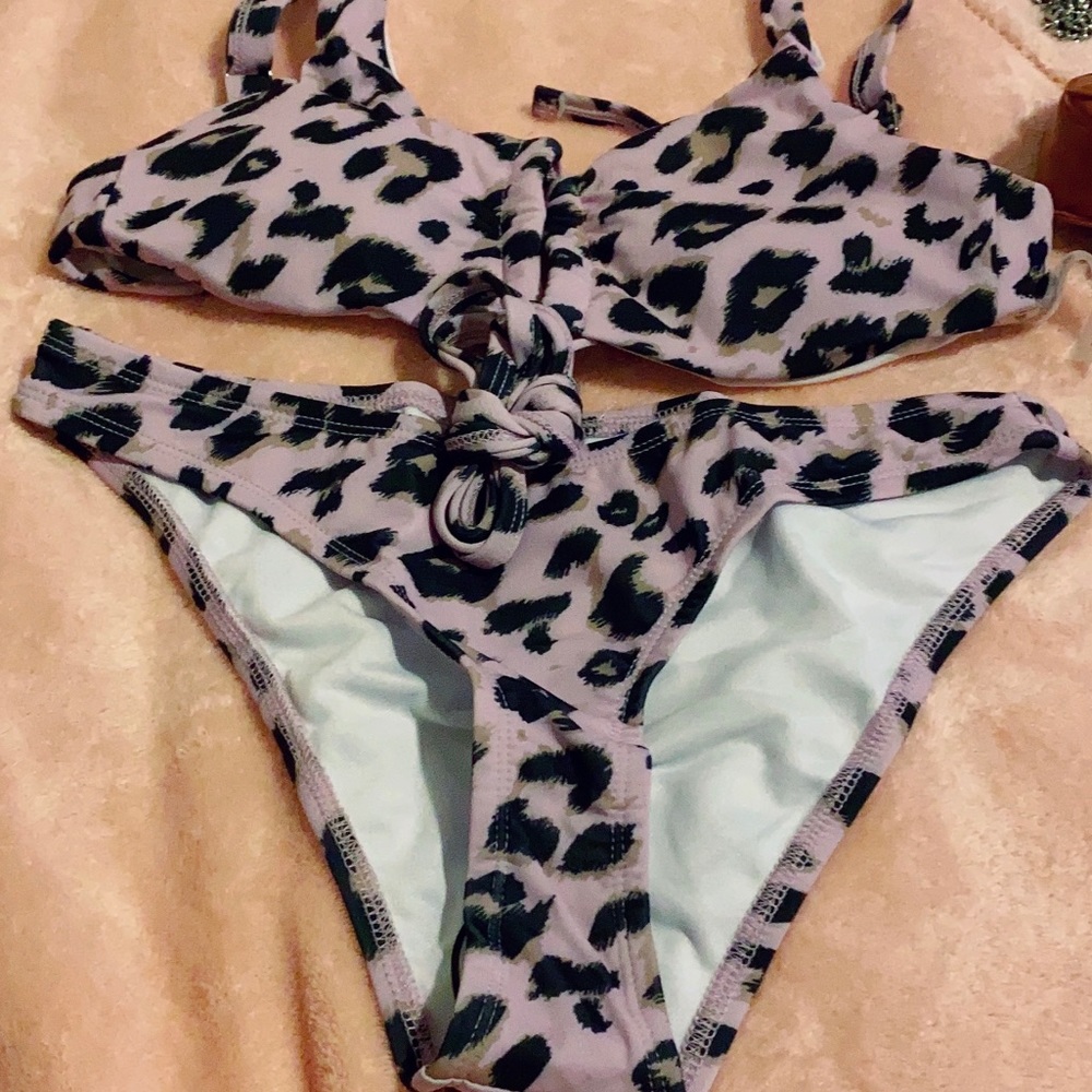 Bikini - Picture 3 of 3